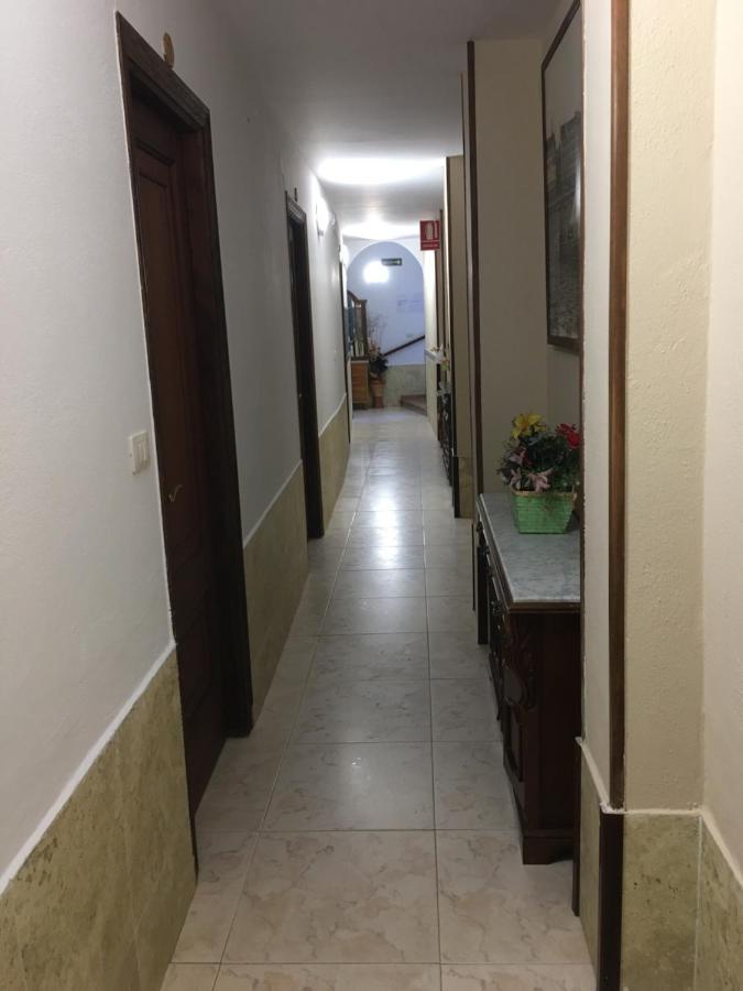 فندق Hostal O Labrador O Hospital المظهر الخارجي الصورة