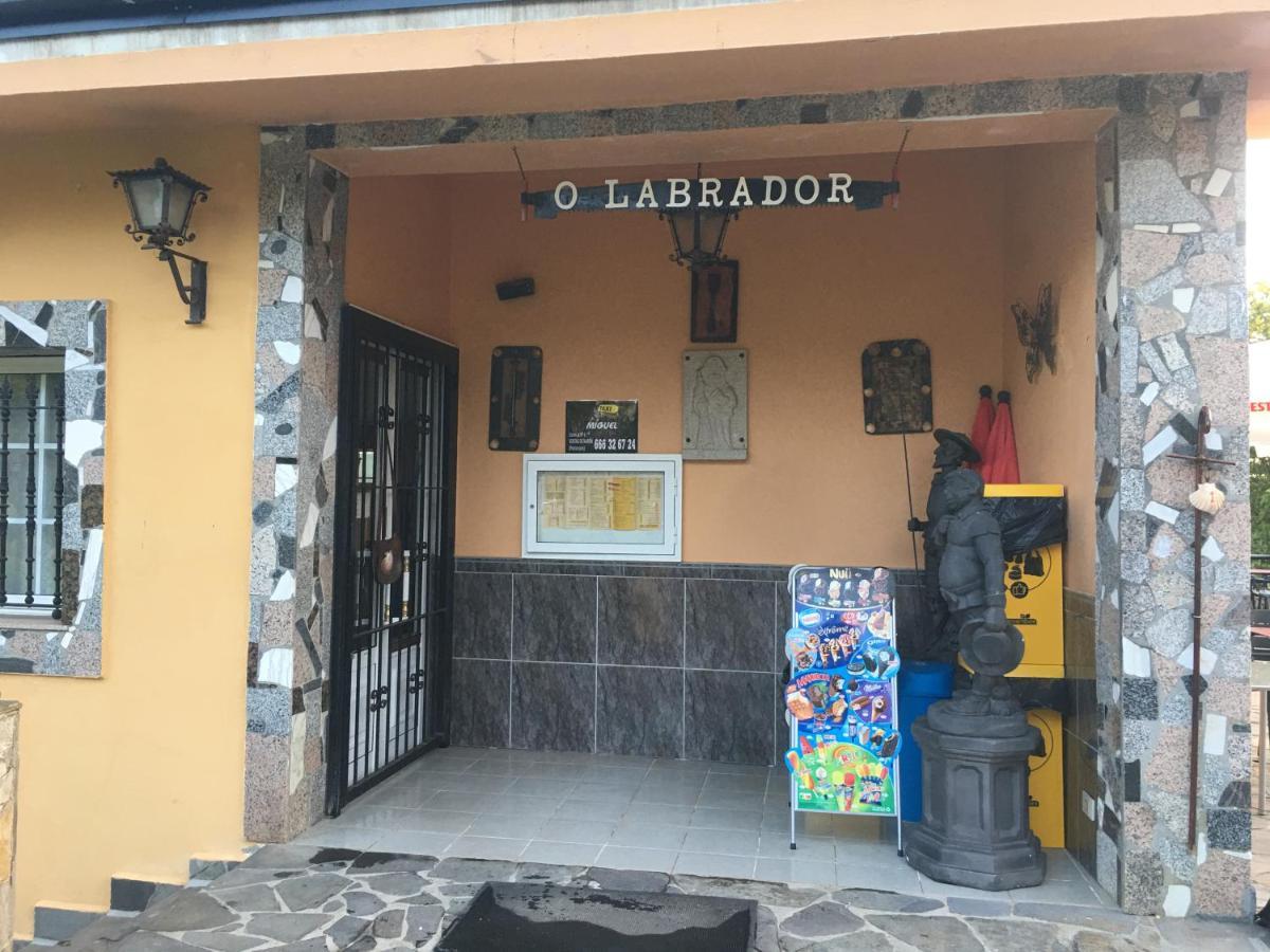 فندق Hostal O Labrador O Hospital المظهر الخارجي الصورة